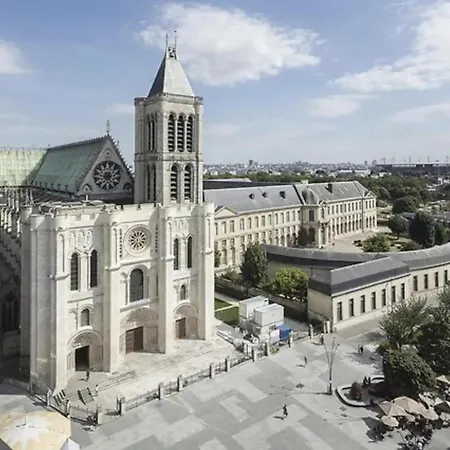 Maison De 3 Chambres Avec Terrasse Amenagee A 펜션 보비니